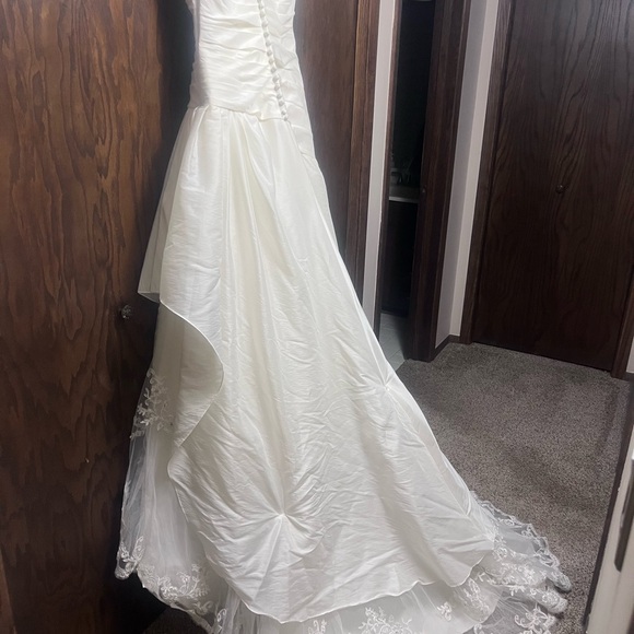 Jasmine Asymmetrical White wedding dress - Picture 10 of 12